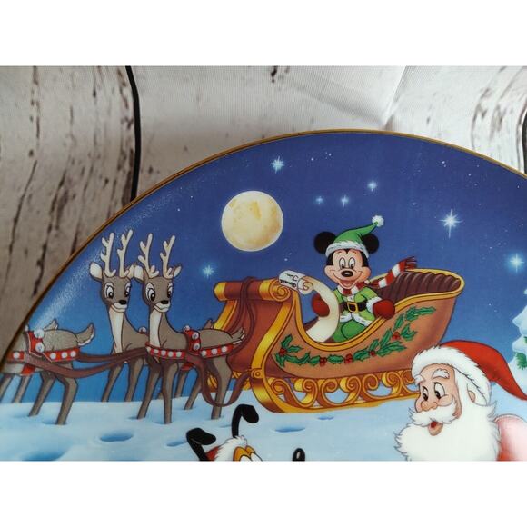 Mickey's Holiday Magic Collectors Plate #3 "Thanks Pluto!" by Bradford - Picture 4 of 5